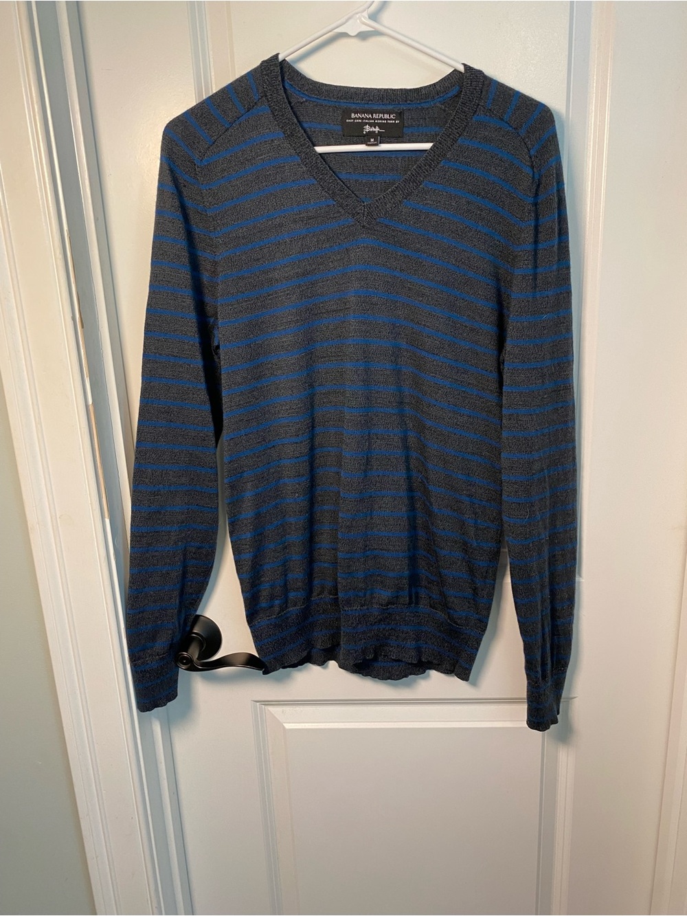 Banana Republic Men's Charcoal Gray V-Neck Sweater Italian Merino Wool